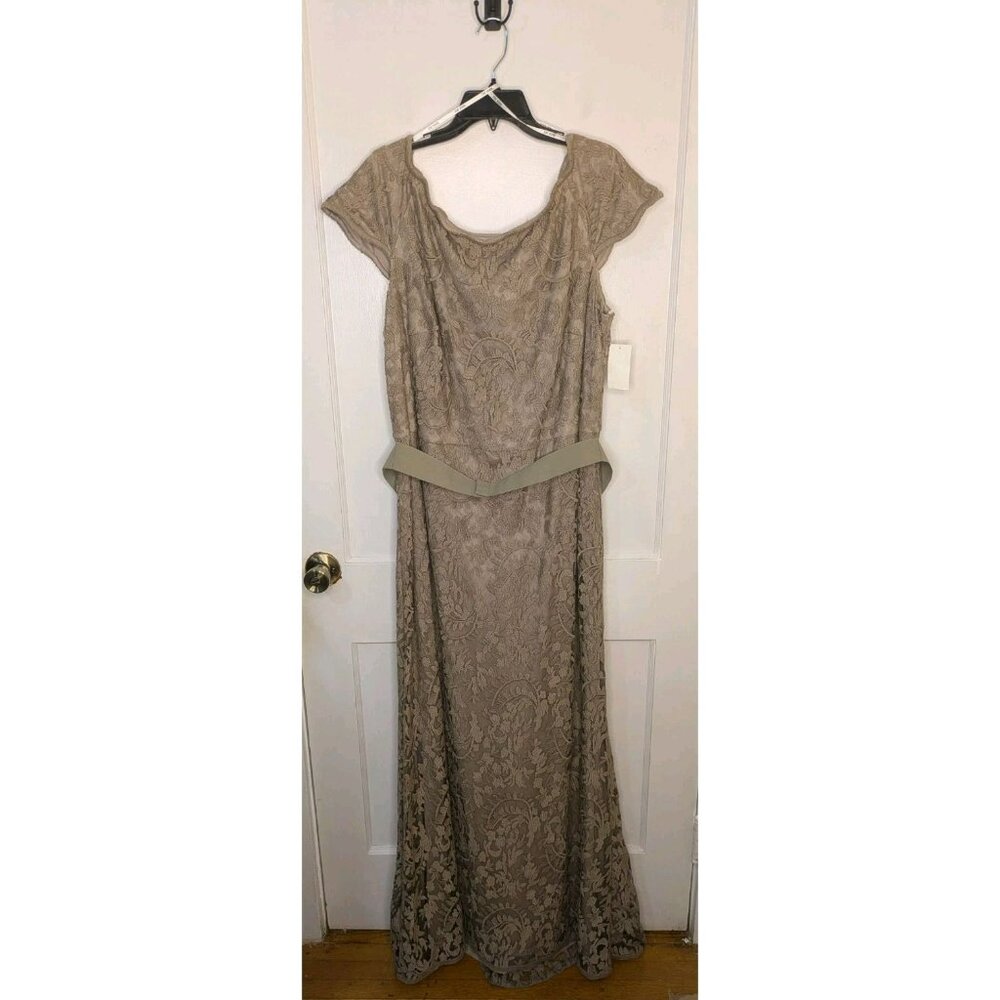 NWT Size 22Q Tadashi Shoji Cap Sleeve Bateau Neck Formal Gown Antique Taupe
